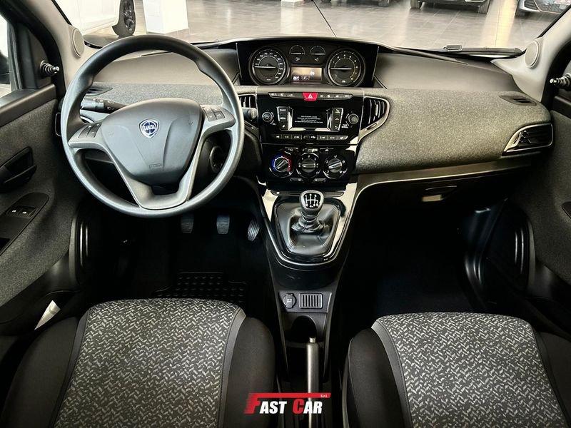 Lancia Ypsilon 1.0 FireFly 70cv Hybrid Silver