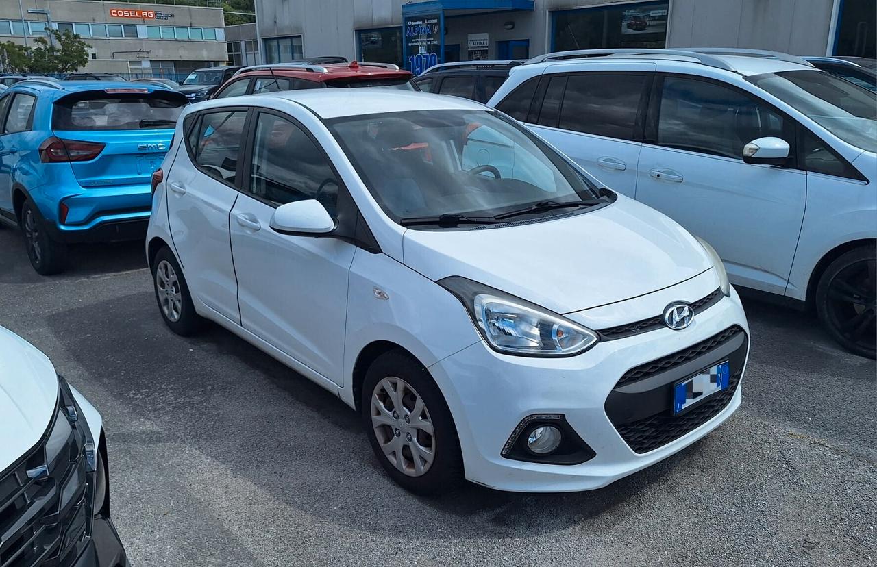 Hyundai i10 1.0 Login NEOPATENTATI