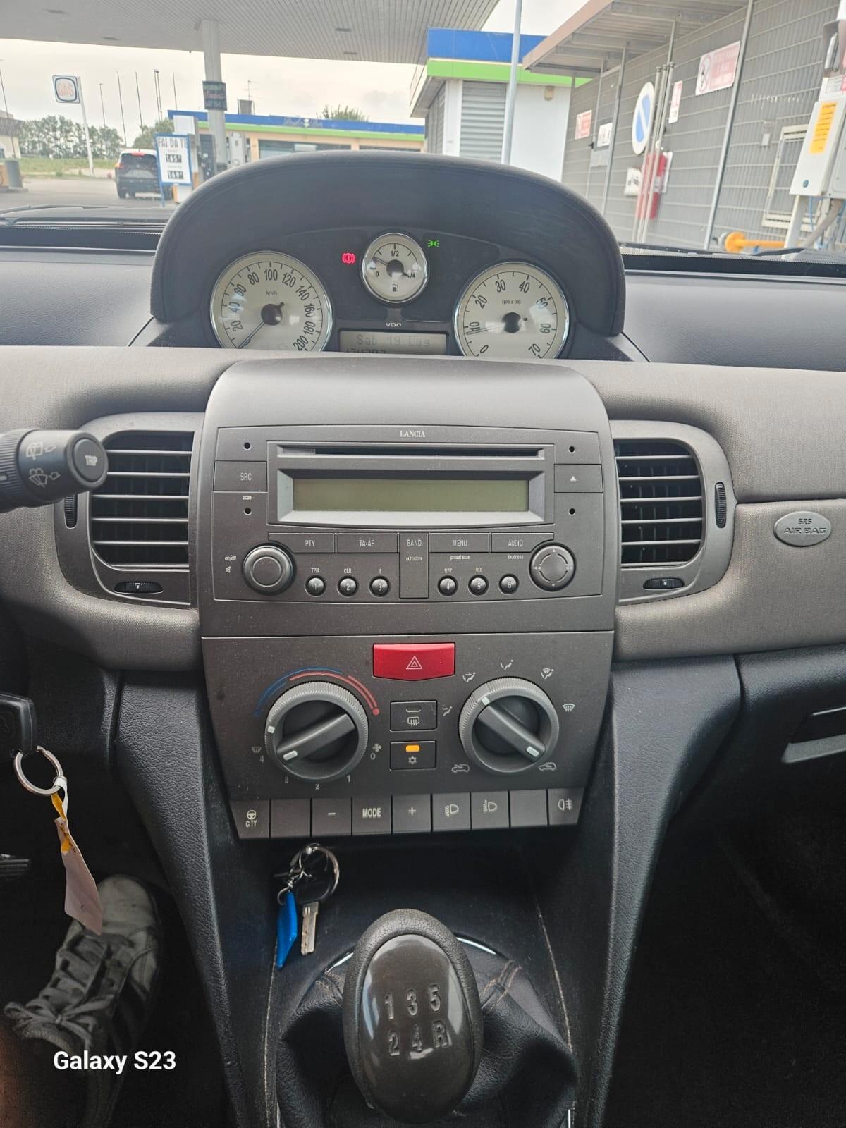 Lancia Ypsilon 1.2 16V Oro