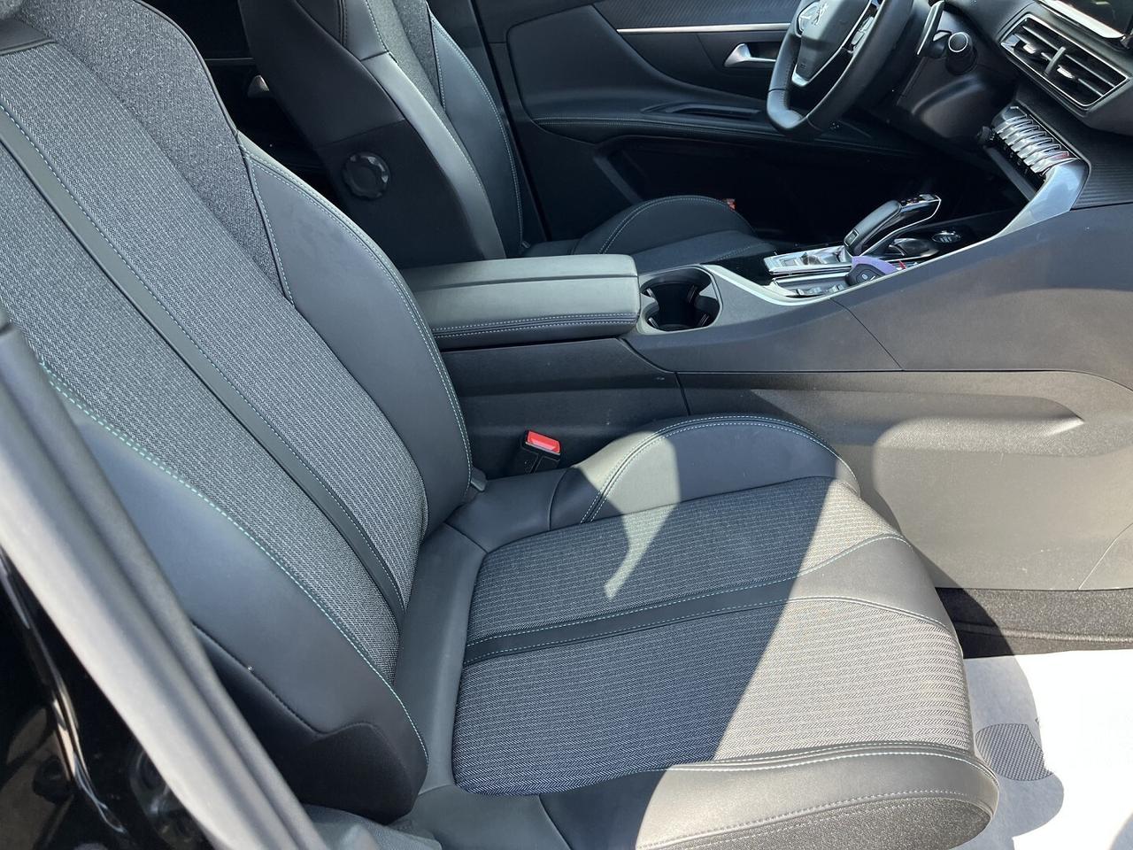 PEUGEOT 5008 1500 HDI 130 CV AUTOM. 7 POSTI