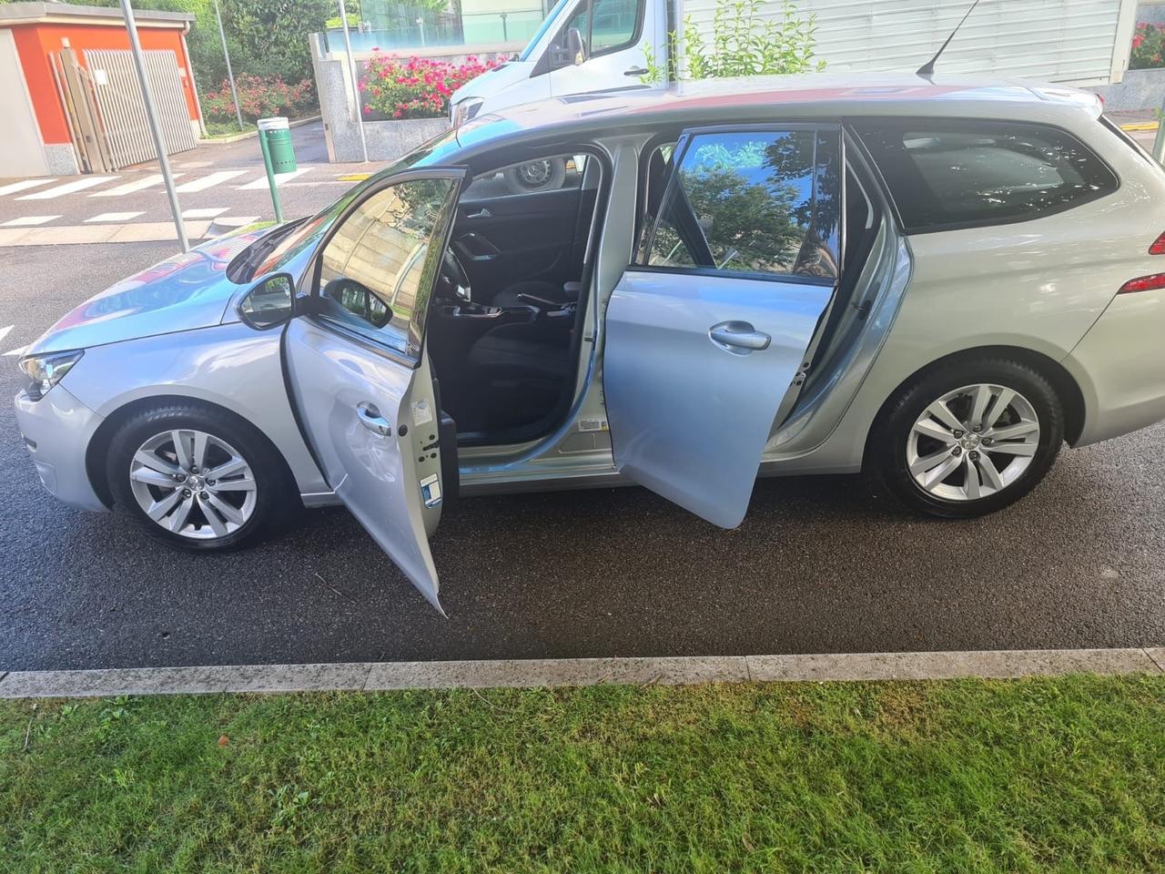 Peugeot 308 BlueHDi 150 S&S SW Allure
