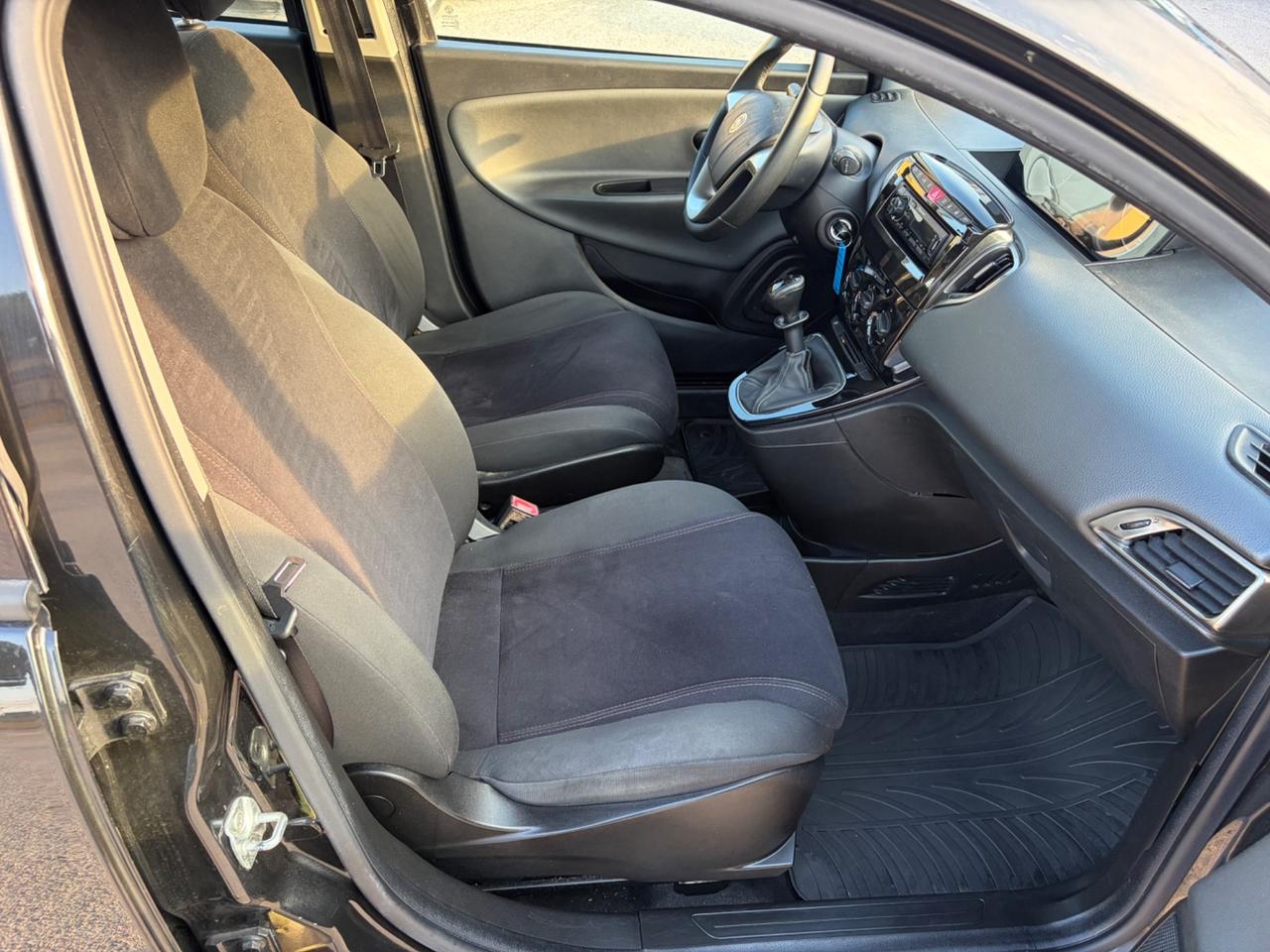 Lancia Ypsilon 0.9 TwinAir 85 CV 5 porte Metano Ecochic Gold