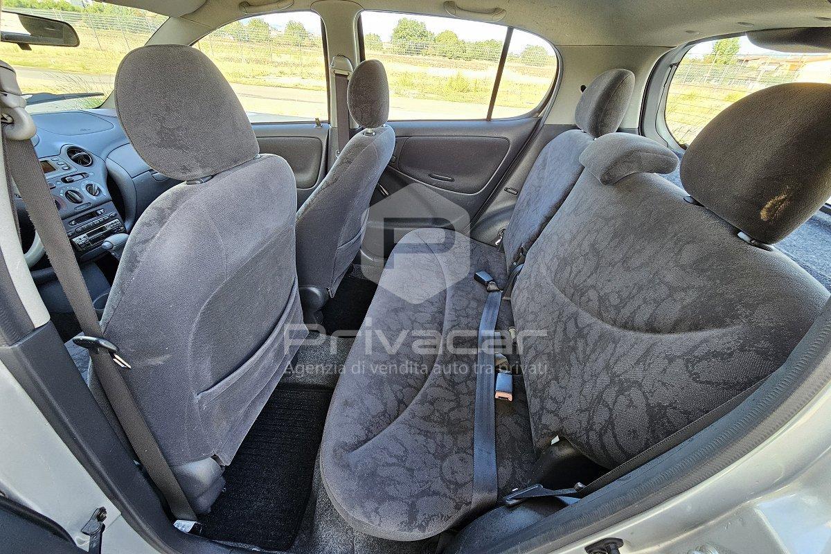 TOYOTA Yaris 1.3i 16V cat 5 porte aut. Sol
