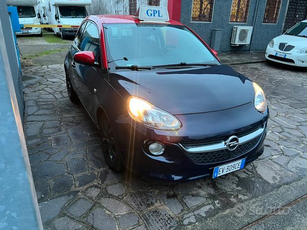 Opel adam