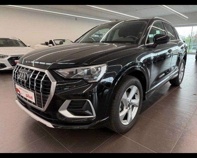 AUDI Q3 35 TFSI Business Advanced