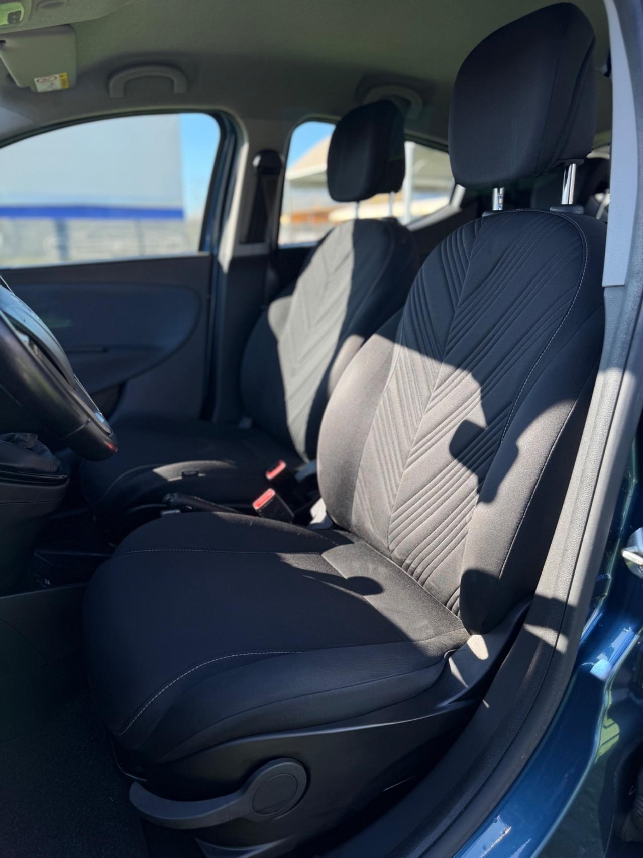 Lancia Ypsilon 1.0 Hybrid Ecochic Gold