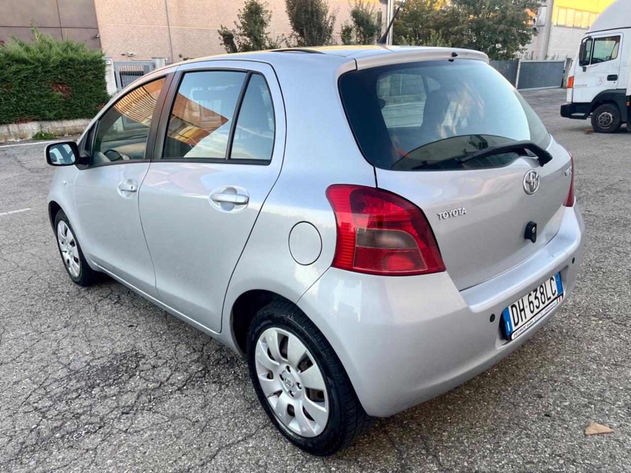 Toyota Yaris 1.3benz 2007 103.000km perfetta per neopatentati