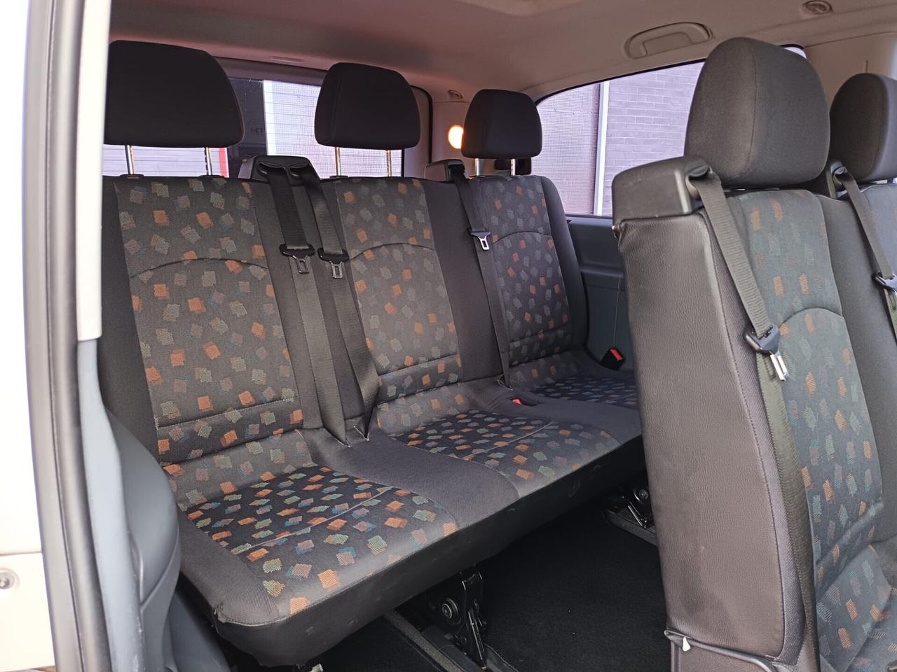 Mercedes Vito 111 cdi compact 8 sedili e gancio traino