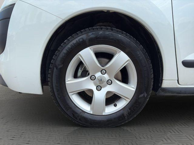 PEUGEOT 3008 1.6 HDi 112CV cambio robotizzato Tecno