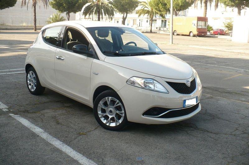 Lancia Ypsilon 1.2 69 CV 5 porte Silver