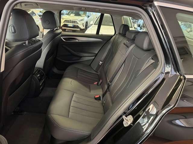 BMW 520 Touring 520d Touring mhev 48V xdrive Business auto