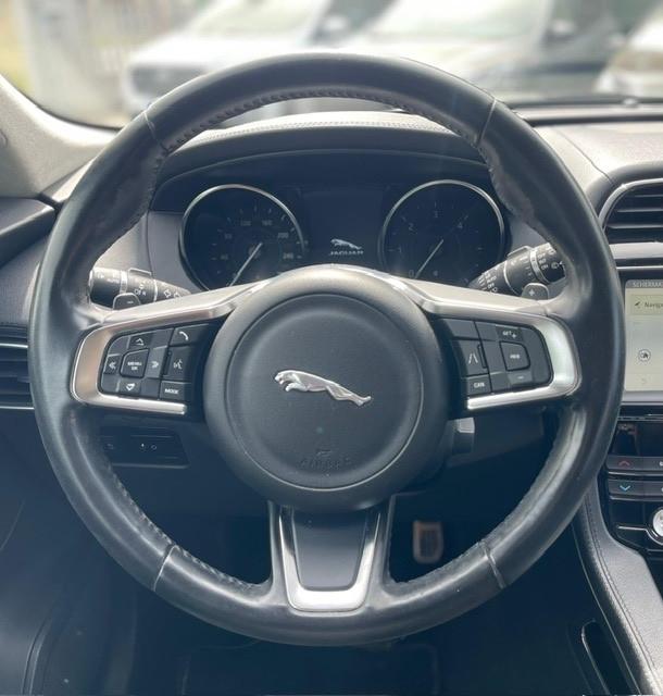 Jaguar F-Pace 2.0 D 180 CV AWD aut. Prestige