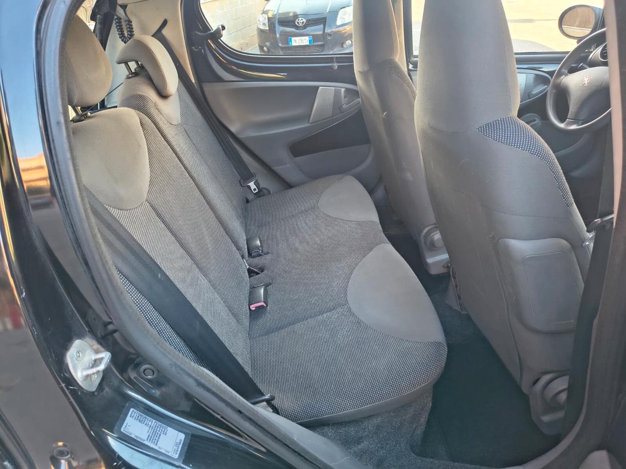 Peugeot 107 AUTOMATICA BENZINA NEOPATENTATI