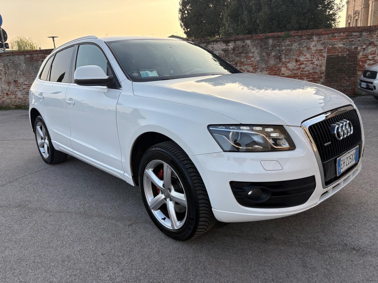 Audi.Q5 .3.0 tdi v6 S line quattro pronta al uso