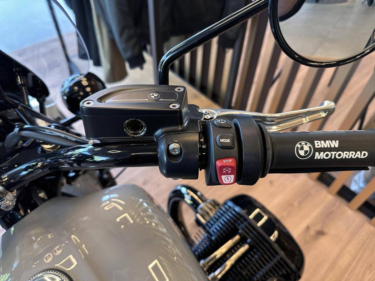 BMW R 18 Classic Blacked Out