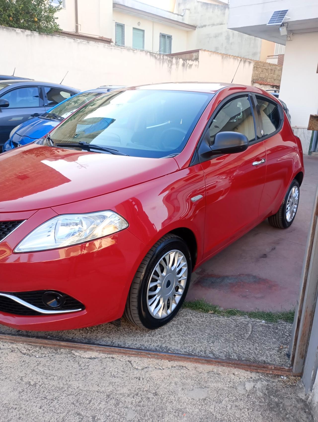 Lancia Ypsilon 1.2 69 CV 5 porte GPL Ecochic Silver