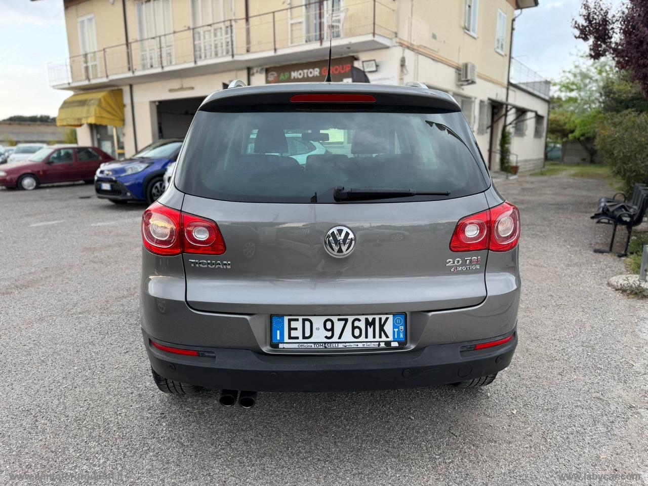 VOLKSWAGEN Tiguan 2.0 TSI 4MOTION 4X4 Sport & Style
