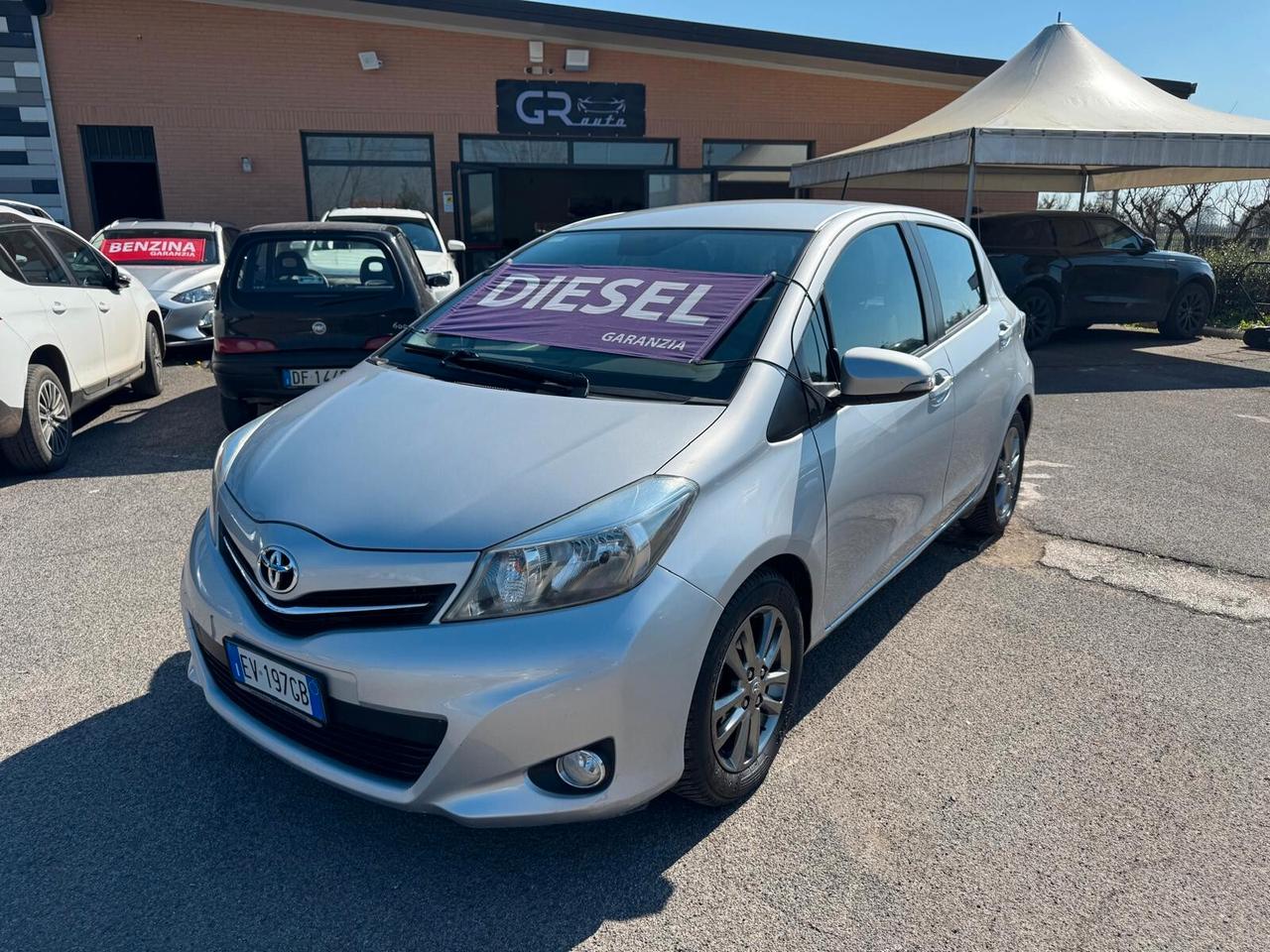 Toyota Yaris 1.4 D-4D 90CV 5P LOUNGE NEOPATENTATI 2014