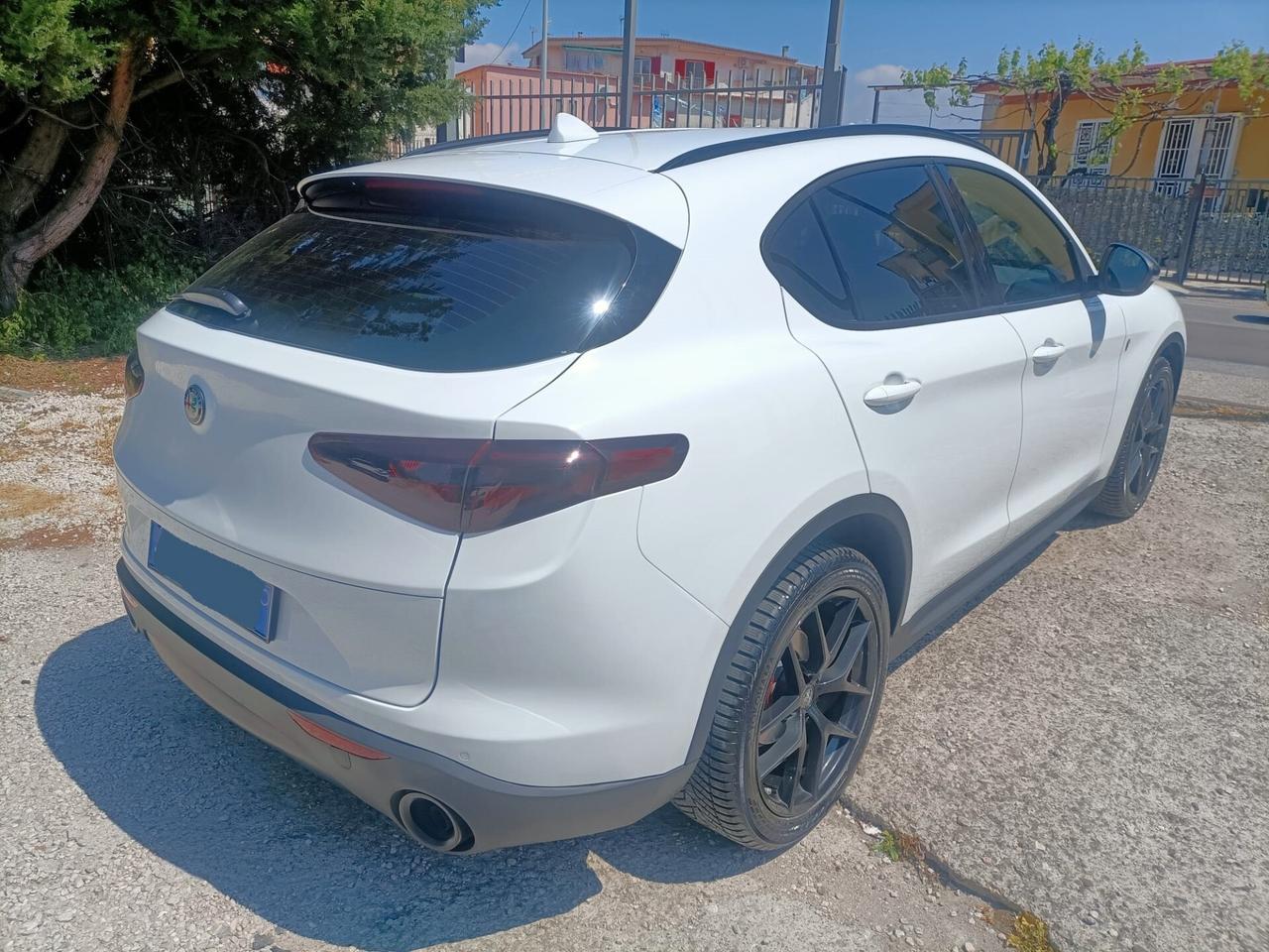 Alfa Romeo Stelvio 2.2 Turbodiesel 180 CV AT8 RWD Business