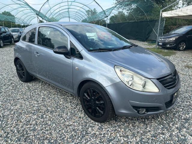 Opel Corsa 1.2 3 porte Cosmo