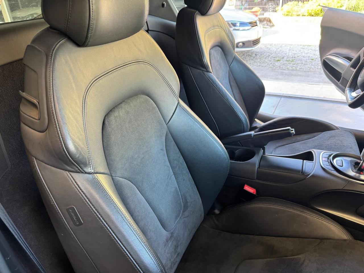 Audi R8 4.2 V8 FSI quattro R tronic