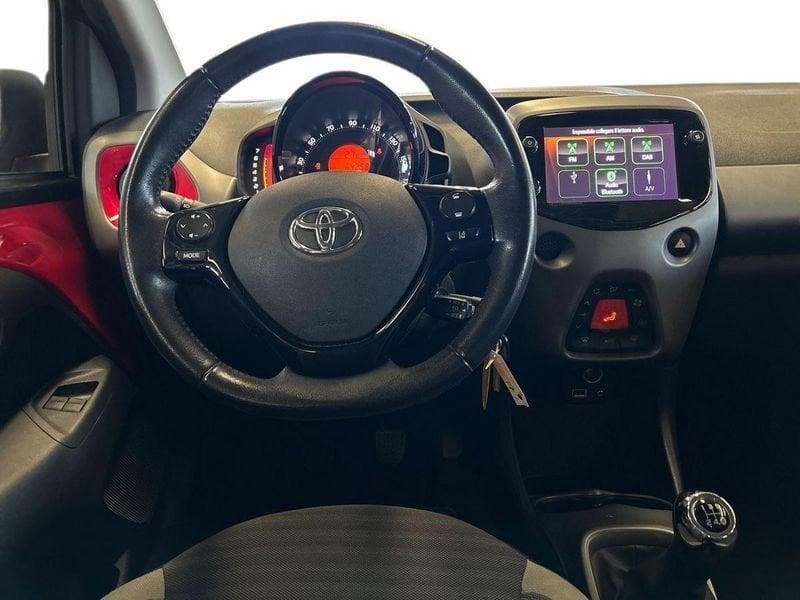 Toyota Aygo 1.0 VVT-i x-play + CERCHI IN LEGA