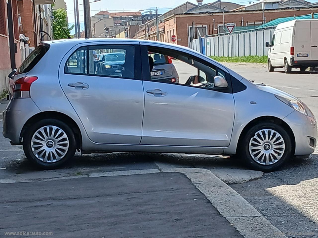 TOYOTA Yaris 1.3 5p. Sol