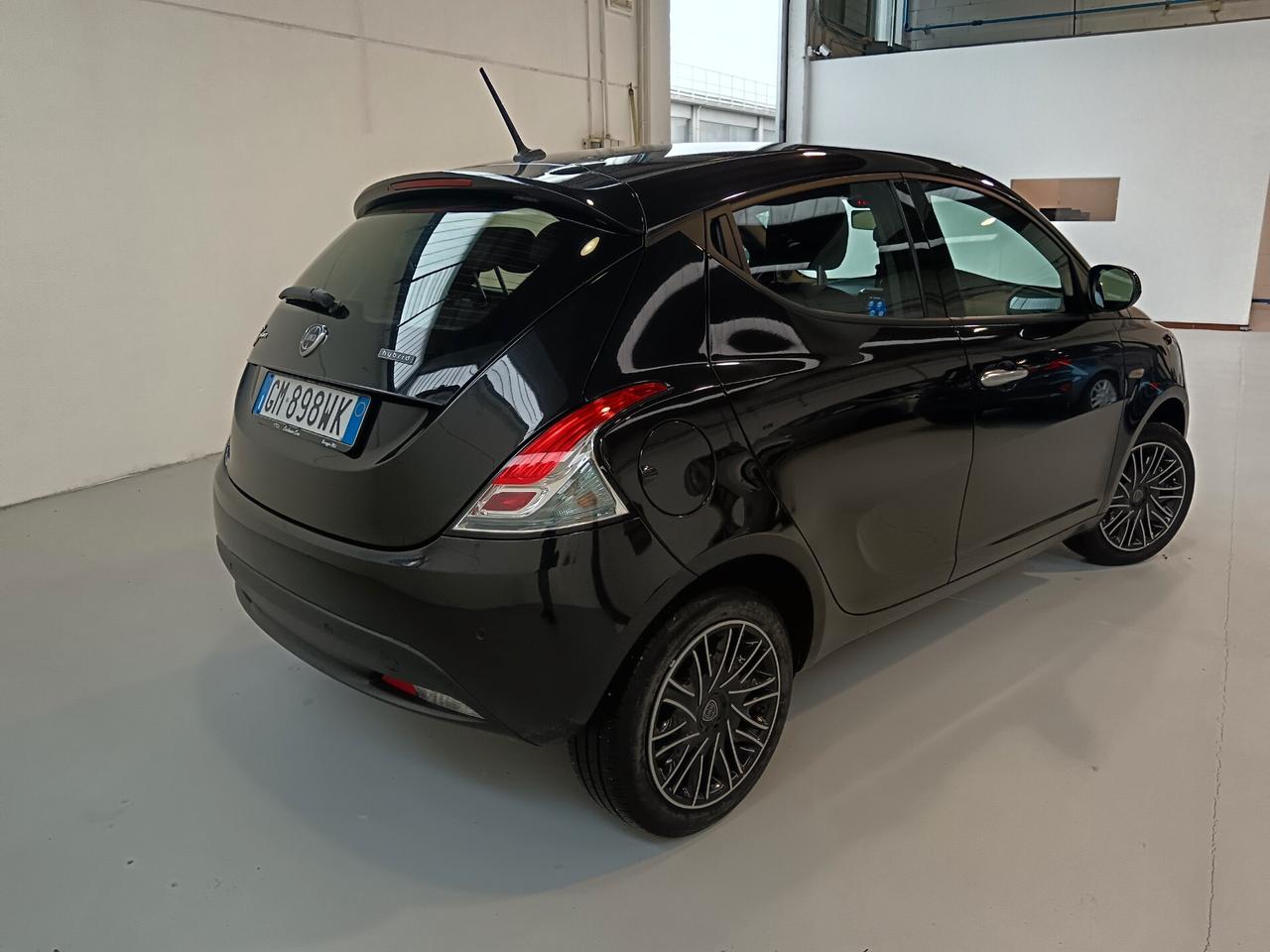 Lancia Ypsilon 1.0 FireFly 5 porte S&S Hybrid Ecochic Gold