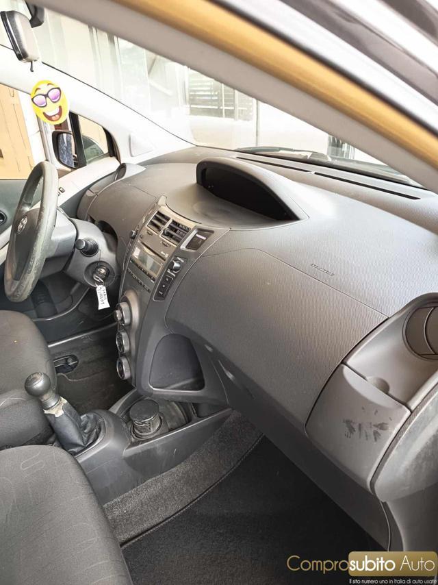 TOYOTA Yaris 1.0 5 porte Sol