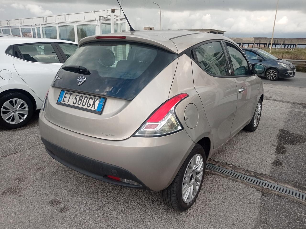 Lancia Ypsilon 1.2 69 CV 5 porte GPL di serie Ecochic Gold