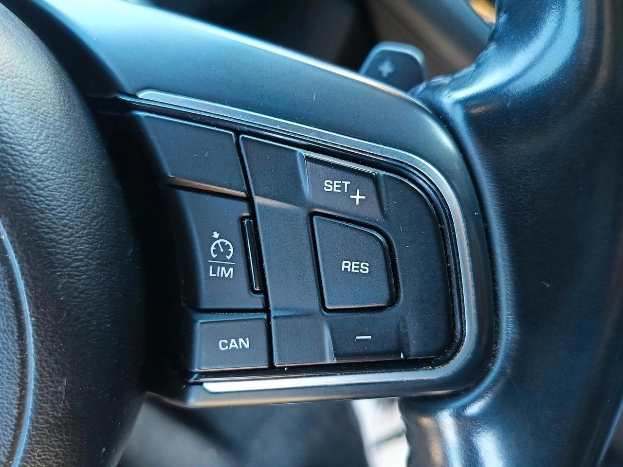 Jaguar F-Pace 2.0 D 180 CV AWD Portfolio