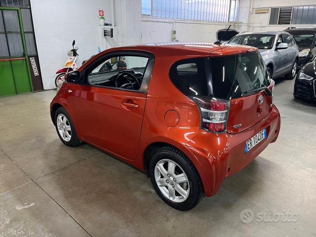 Toyota iQ 1.0 cambio automatico!!!