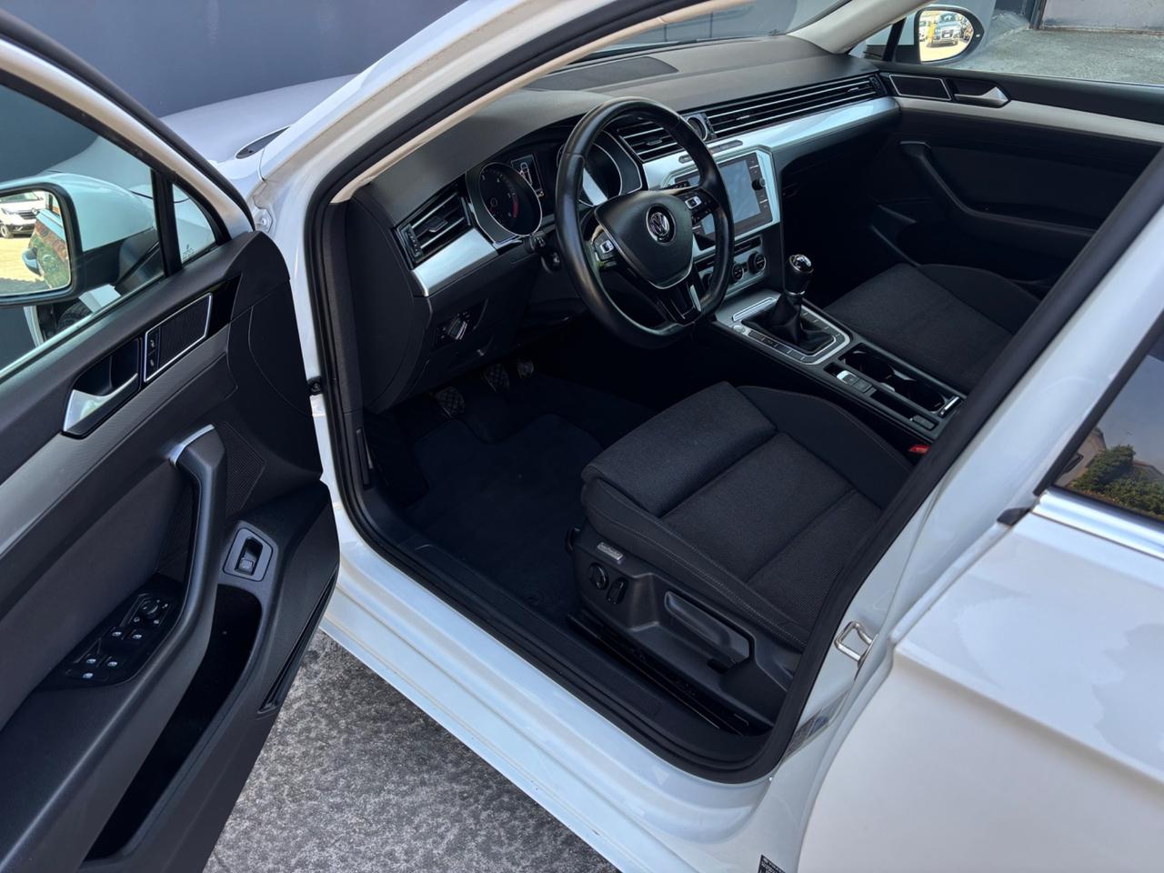 Volkswagen Passat 1.6 TDI. Garanzia. Neopatentati