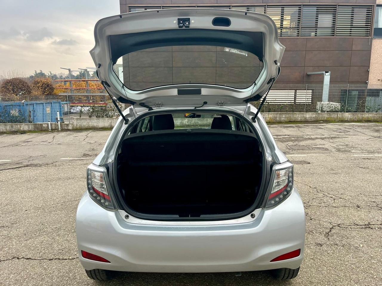 Toyota Yaris 1.5 Hybrid 104.000km 2013 perfetta