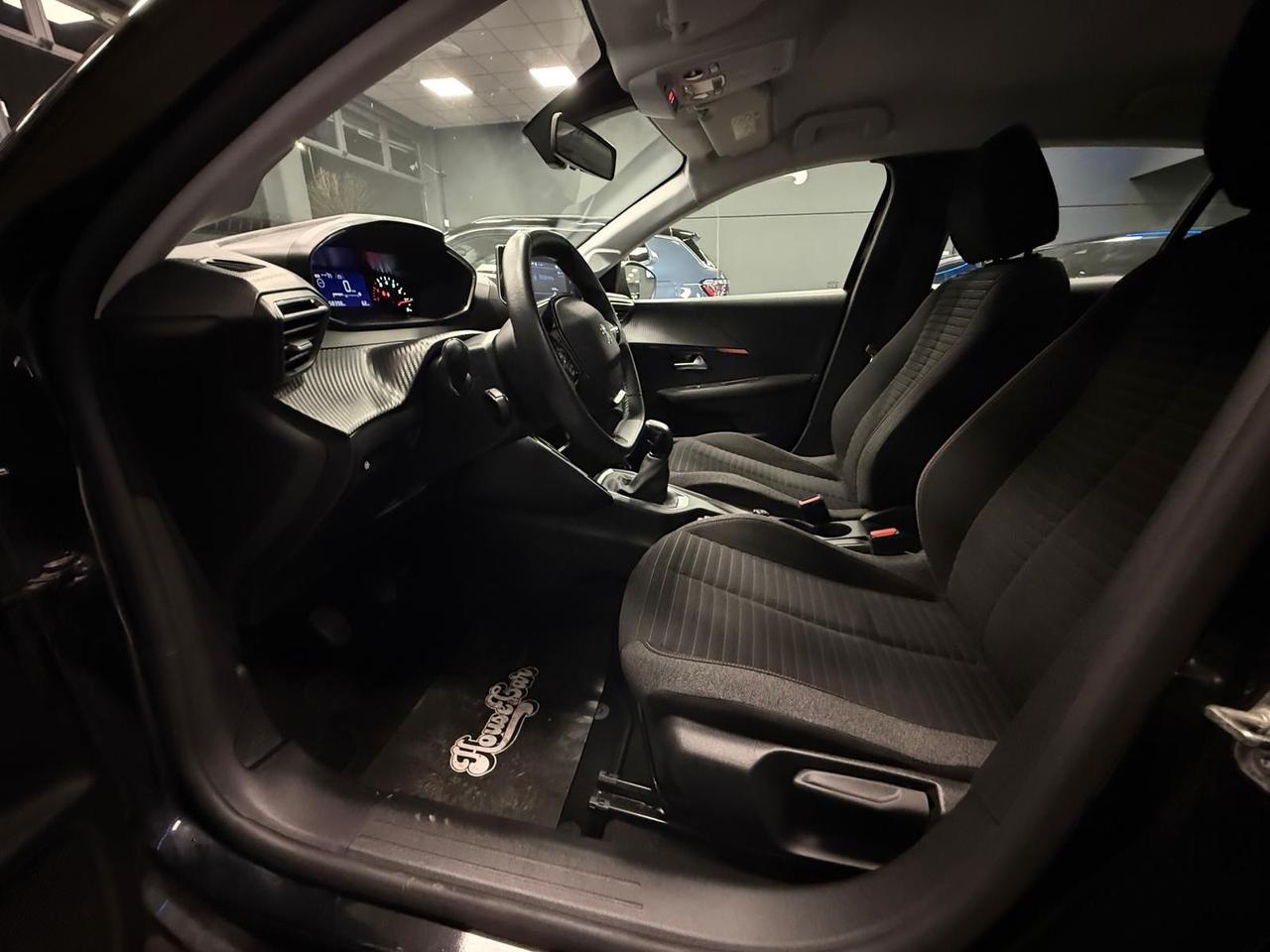 Peugeot 208 1.2 75CV 5 porte OK NEOPATENTATI