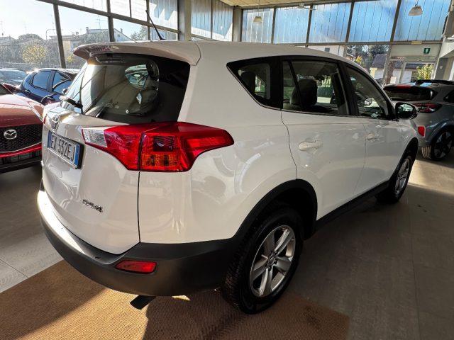 TOYOTA RAV 4 TD 2WD Style White Ed.