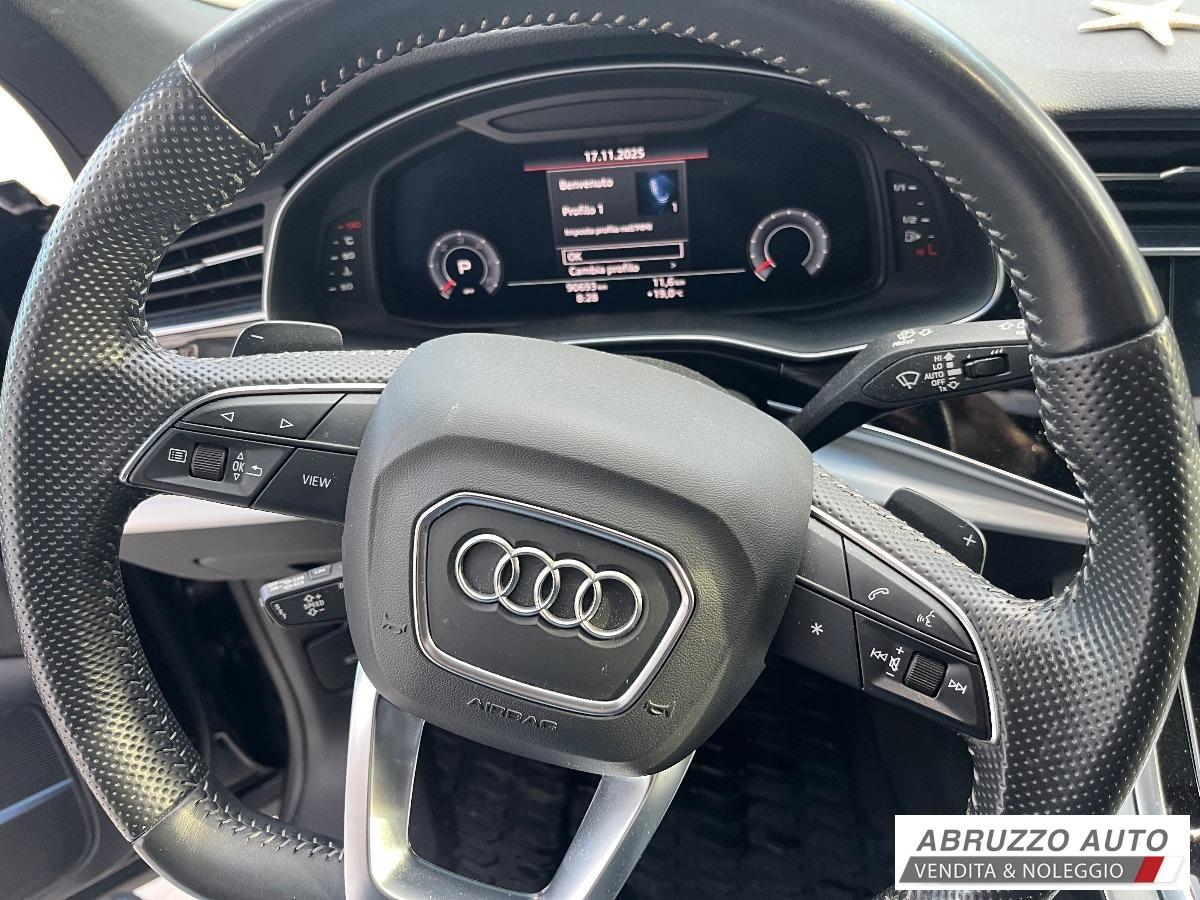AUDI Q8 50 TDI 286 CV quattro tiptronic Sport Tetto+Gancio