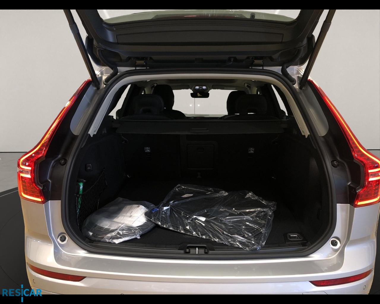 VOLVO XC60 RECHARGE T6 AWD PLUG-IN CORE BRIGHT