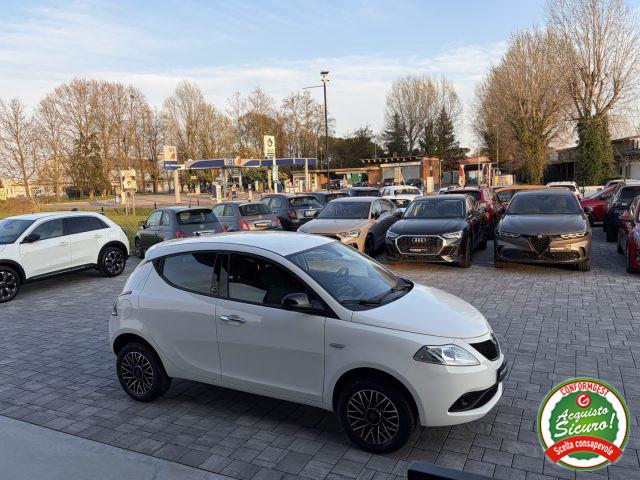 LANCIA Ypsilon Metano Ecochic Gold 5 porte ANCHE NEOPATENTATI