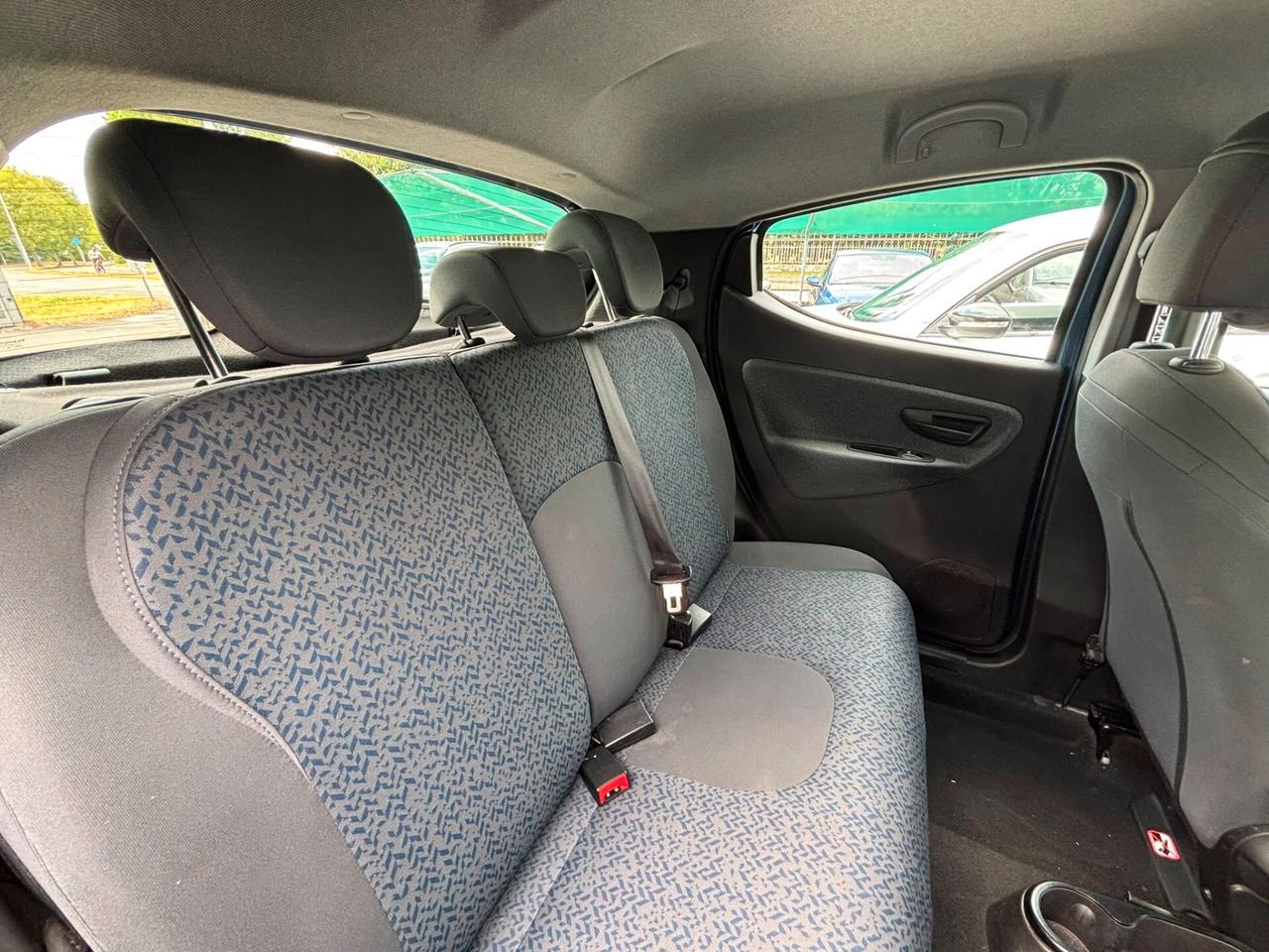 Lancia Ypsilon 1.0 FireFly 5 porte S&S Hybrid Silver
