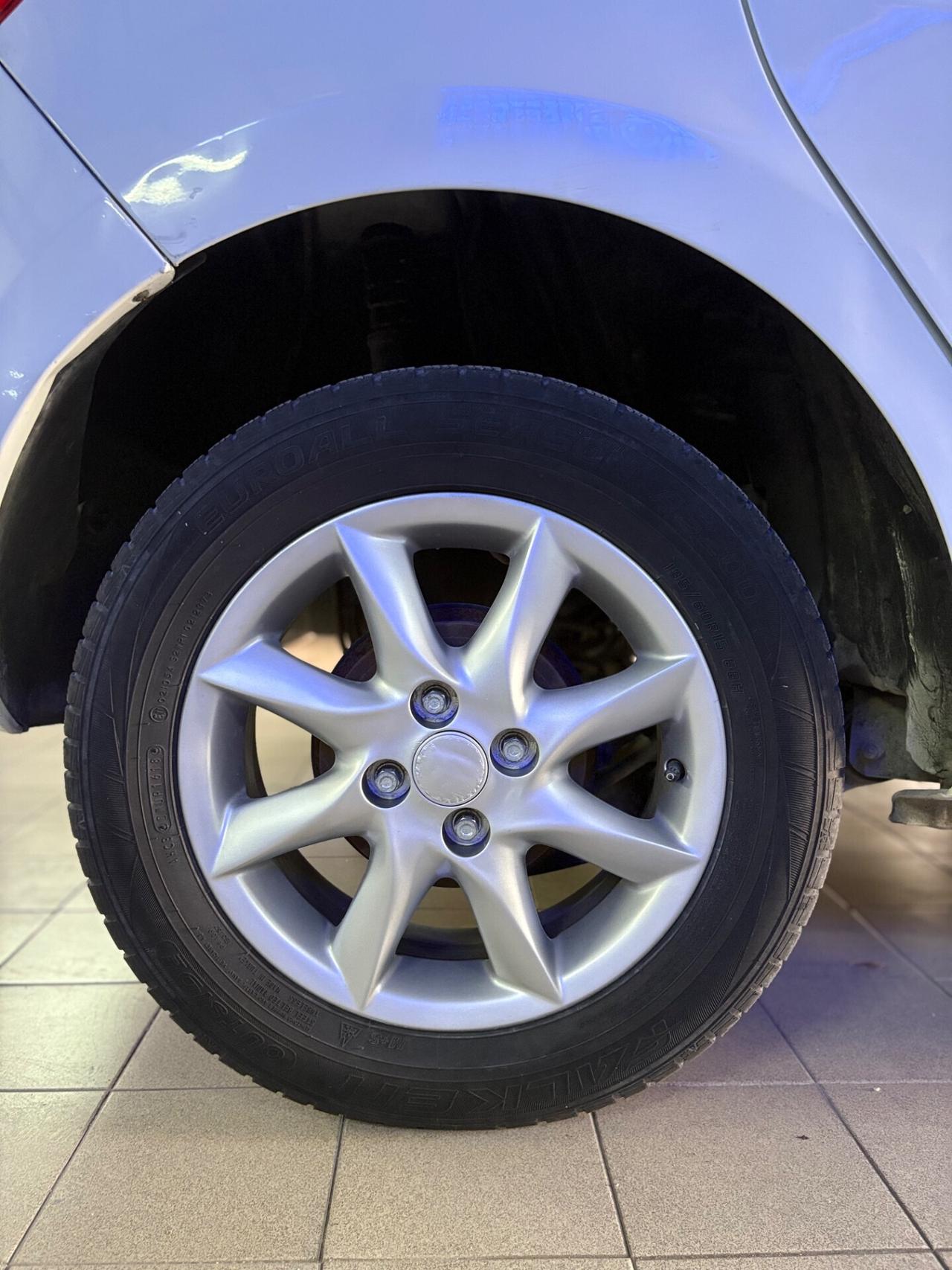 Dacia Sandero 1.2 GPL 75CV