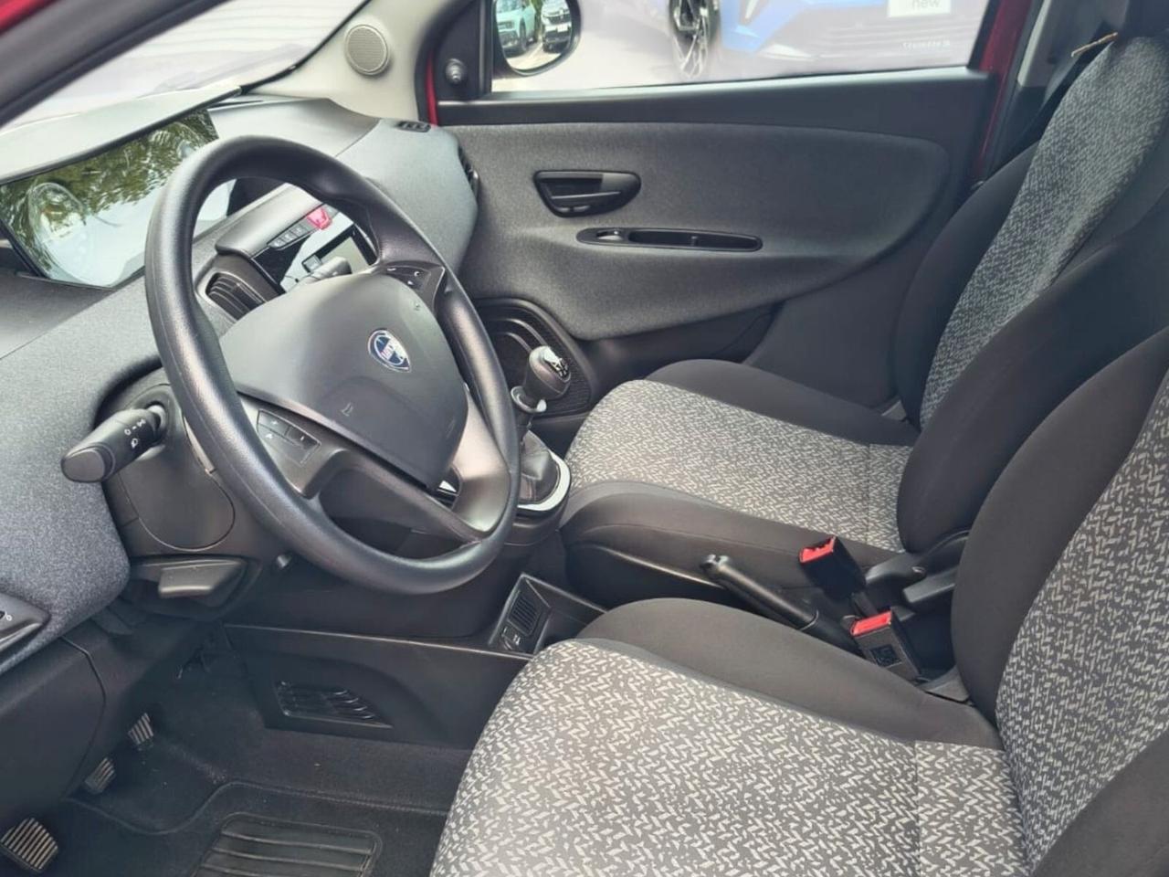 Lancia Ypsilon 1.0 FireFly 5 porte S&S Hybrid Silver