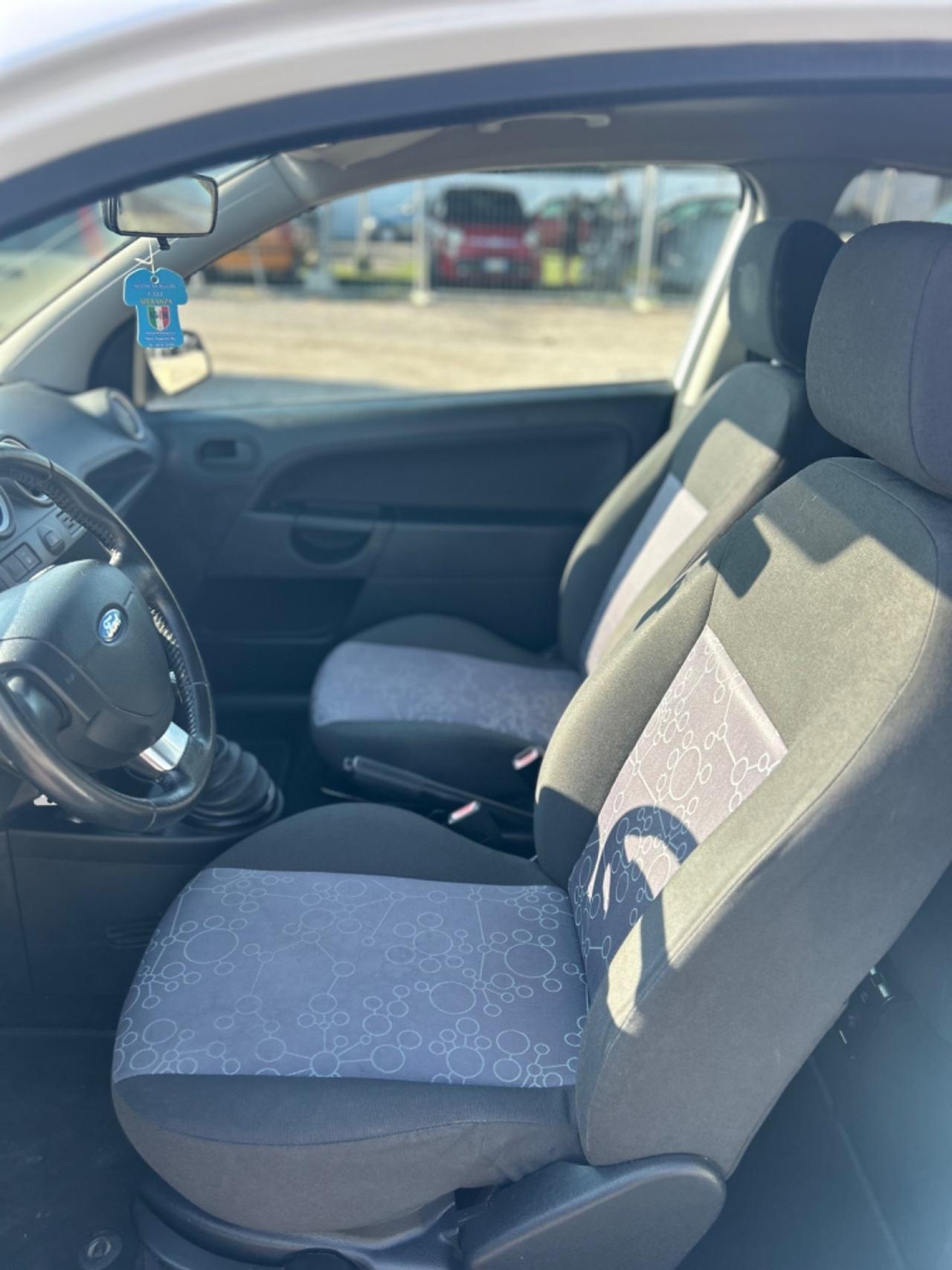 Ford Fiesta 1.2 16V 3p. Ghia