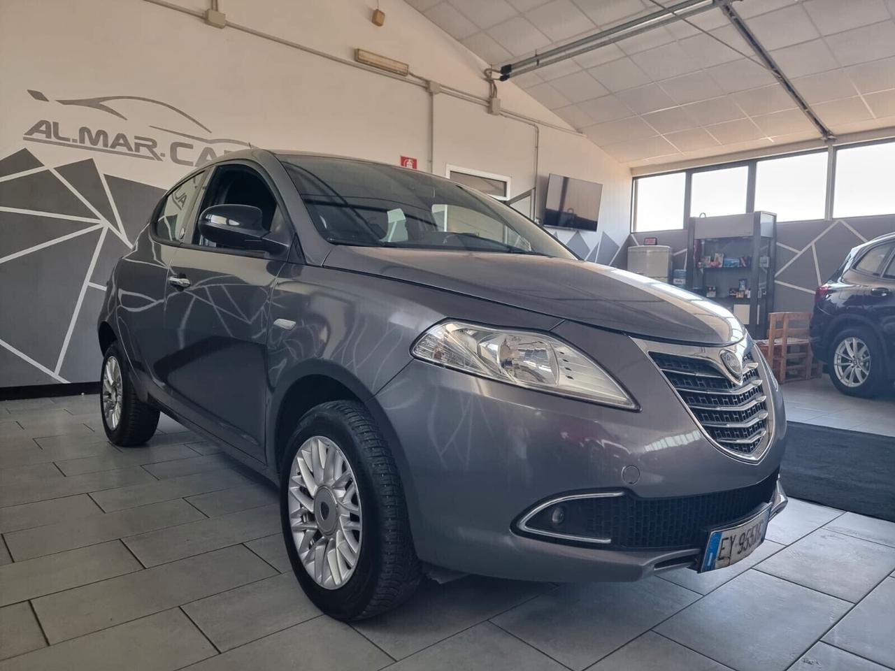 Lancia Ypsilon 0.9 TwinAir 85 CV 5 porte Metano Ecochic NEOPATENTATI