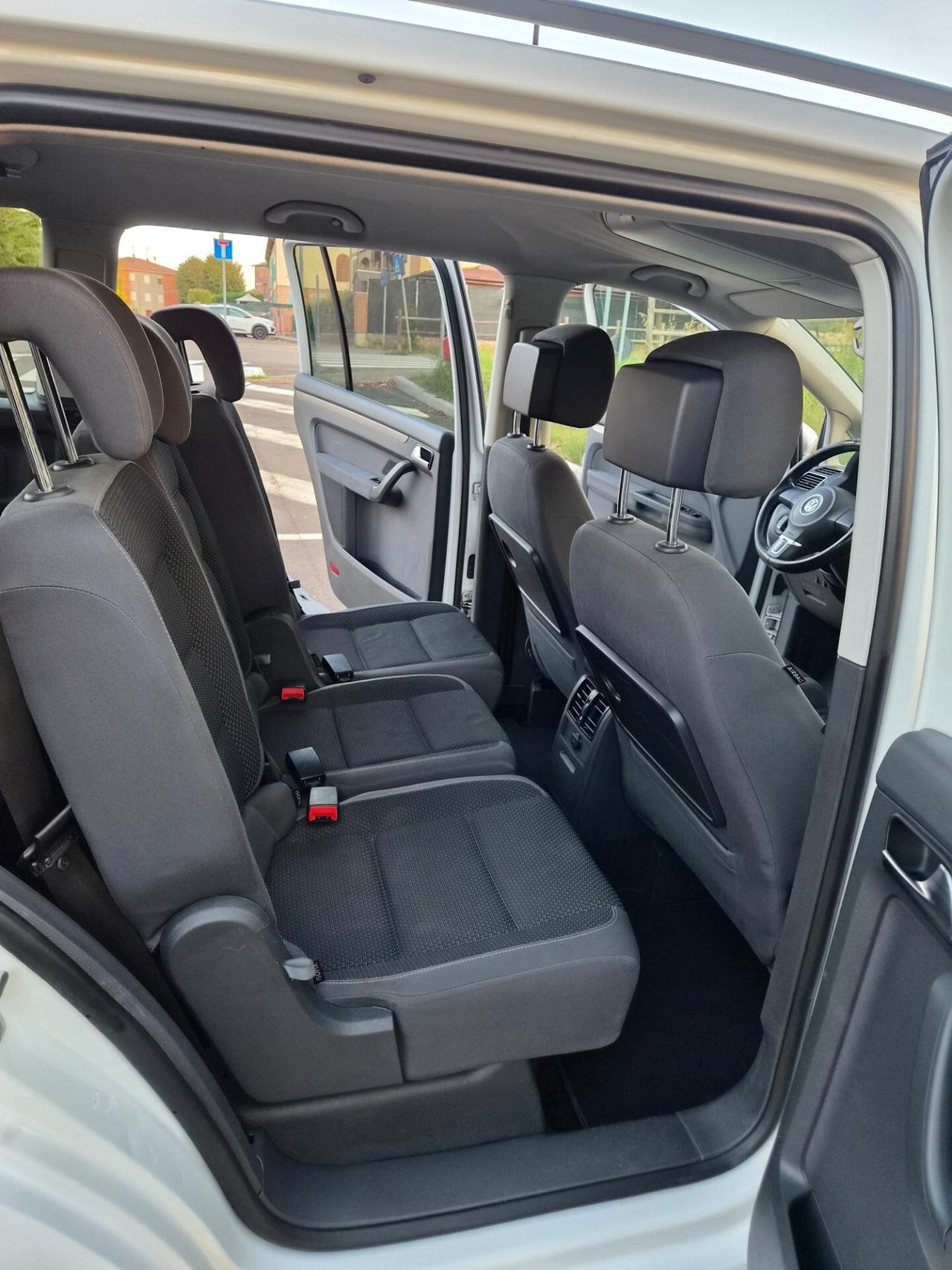 Volkswagen Touran Business 1.4 Highline EcoFuel 7 POSTI