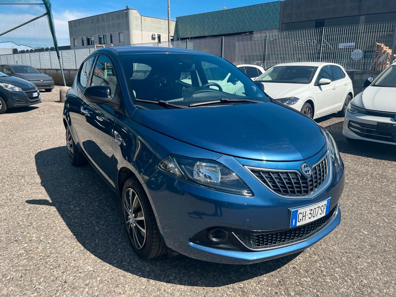 Lancia Ypsilon 1.0 FireFly 5 porte S&S Hybrid Silver