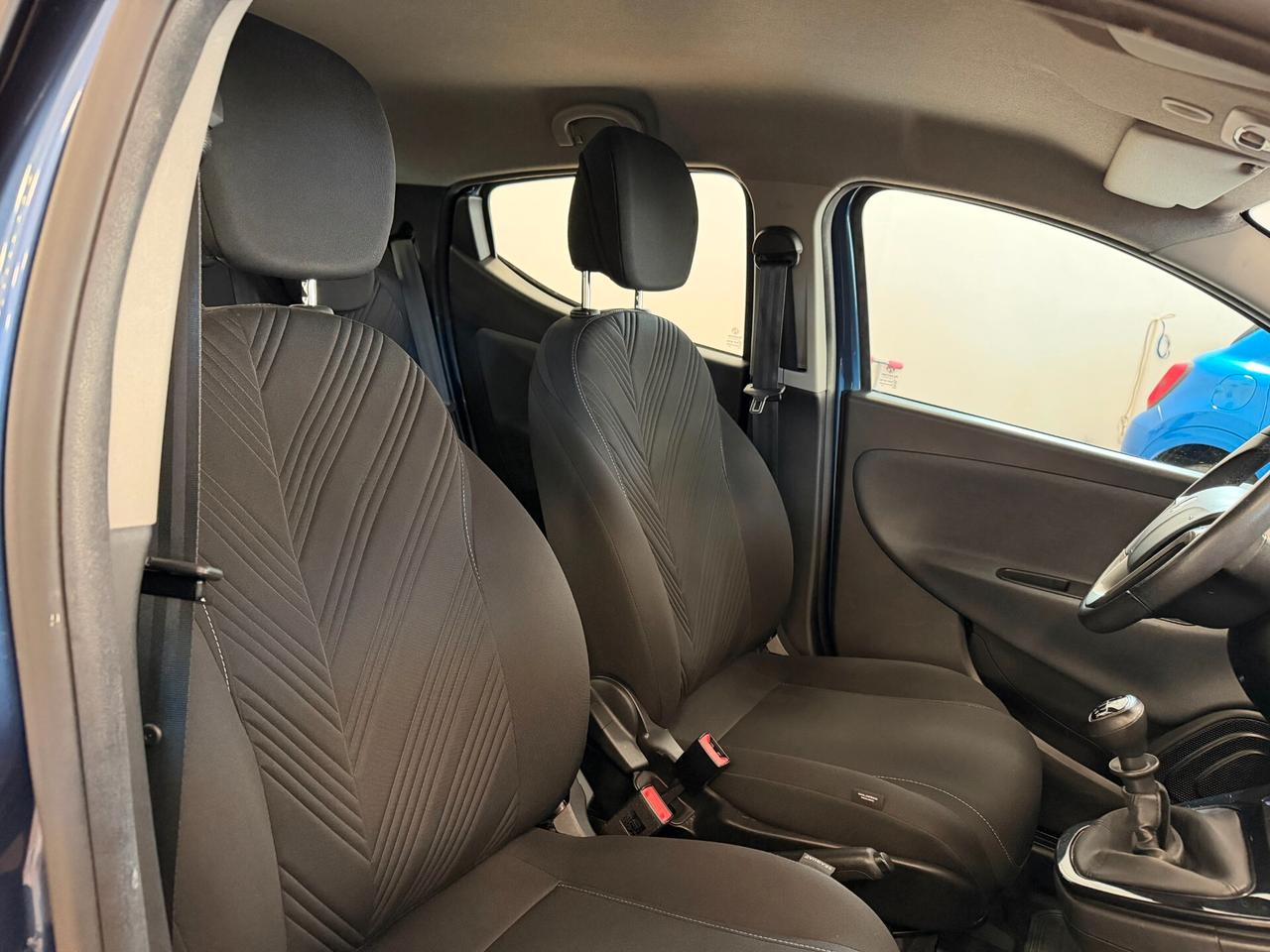 Lancia Ypsilon 1.0 FireFly S&S Hybrid Alberta Ferretti