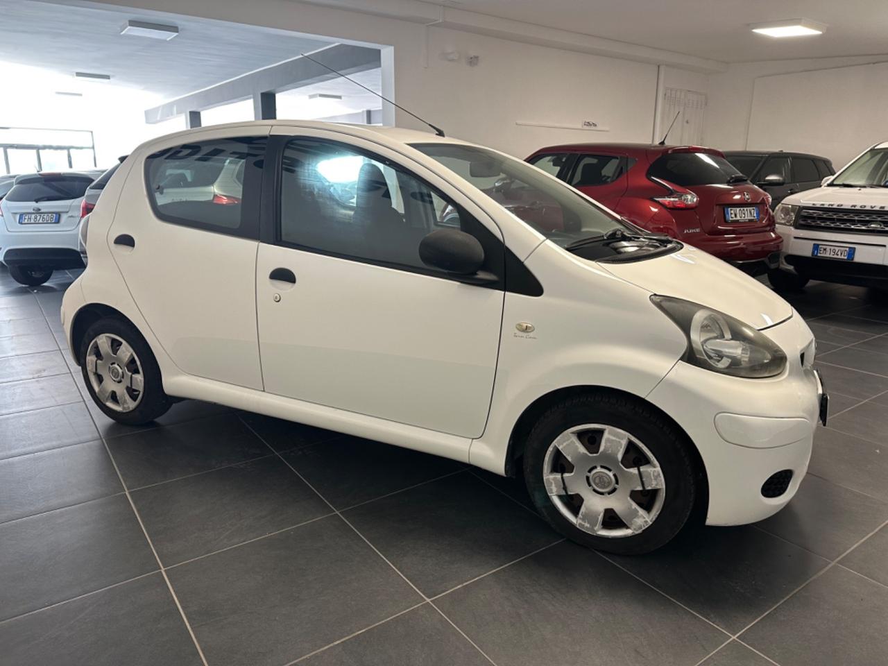 TOYOTA AYGO 1.0 NEOPATENTATI 68CV CONNECT GARANZIA