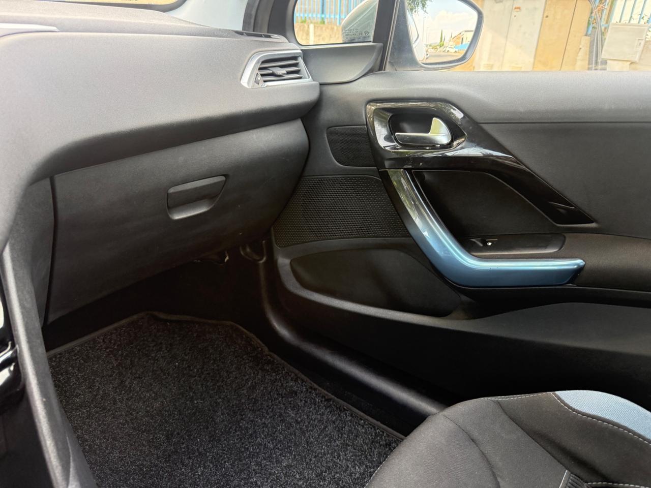 Peugeot 208 1.2 VTi 82 CV 5 porte Allure