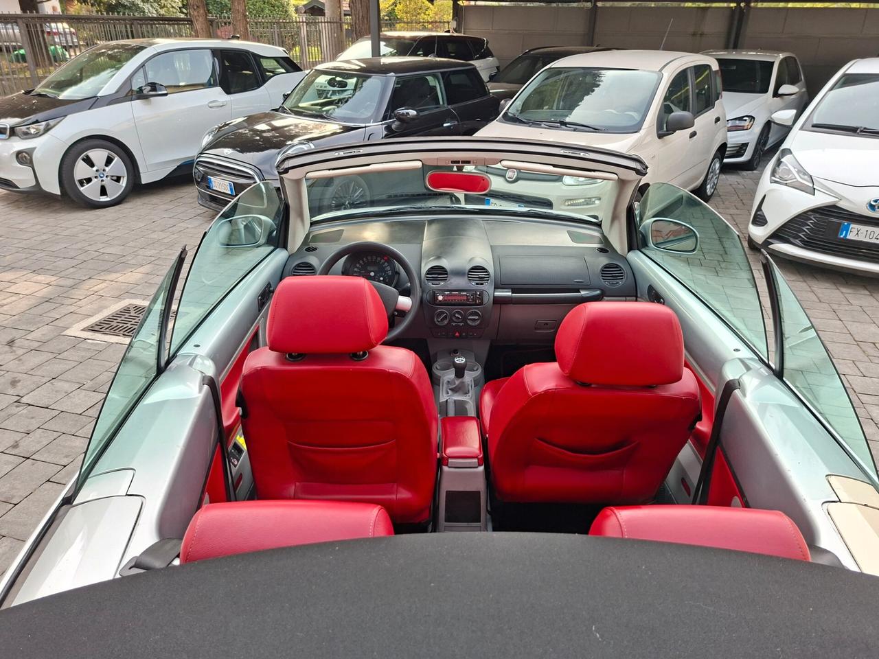 Volkswagen New Beetle 2.0 Cabrio tagliandata INTERESSE STORICO